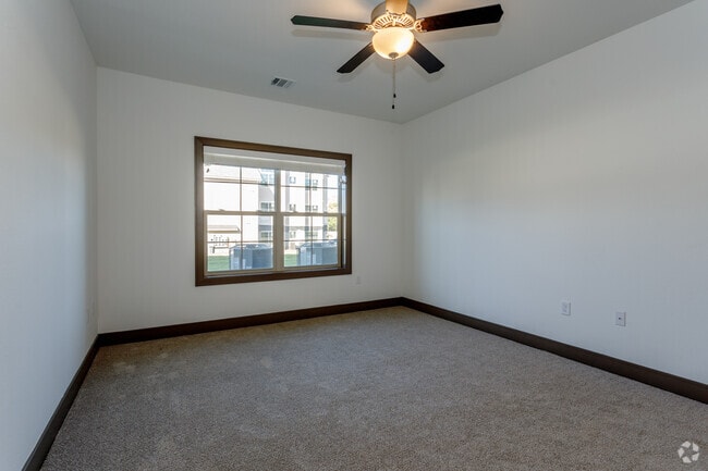 1HAB, 1BA -769 ft² - Thrive at Creekside Apartments and Townhomes