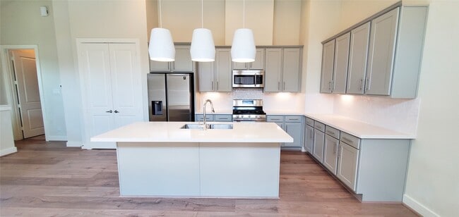 Photo - 2980 Alice St