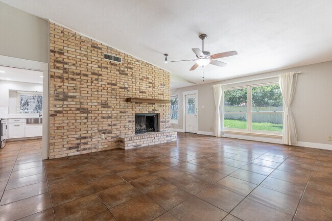 Photo - 2331 Bluffridge St