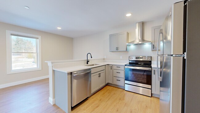 Photo - 405 Center St