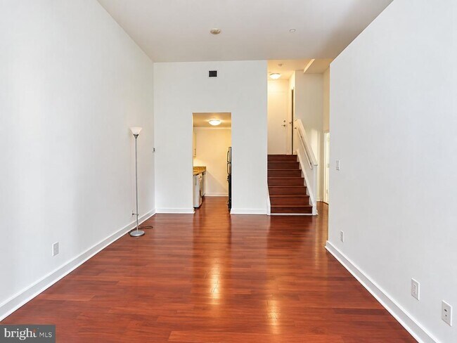 219 S 18th St Unit 710A