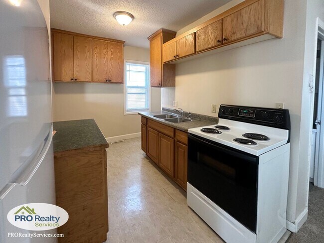 Photo - 423 NE Taylor St