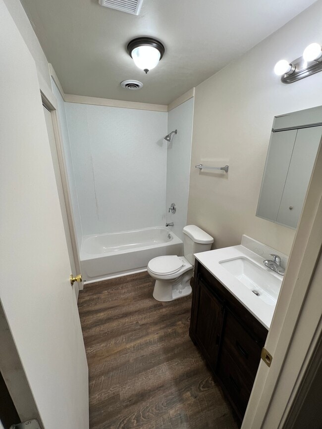 Photo - 325 Sunnyside St
