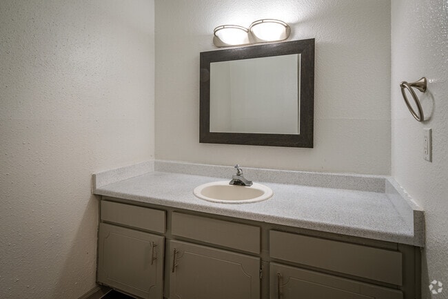 2BR, 1BA - 846SF