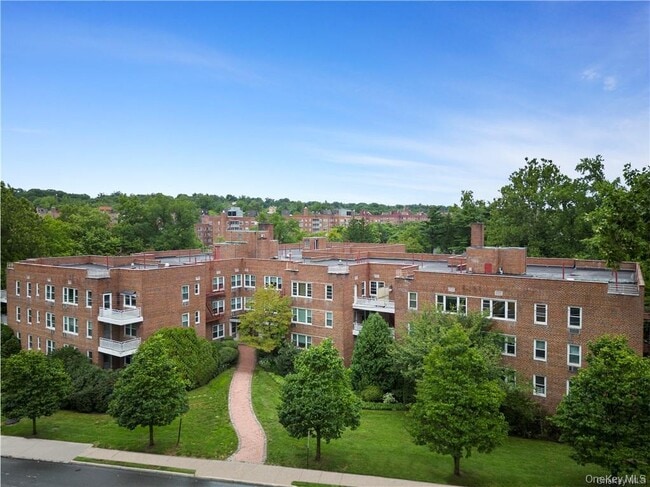 Building Photo - 700 Scarsdale Ave Unit 2T