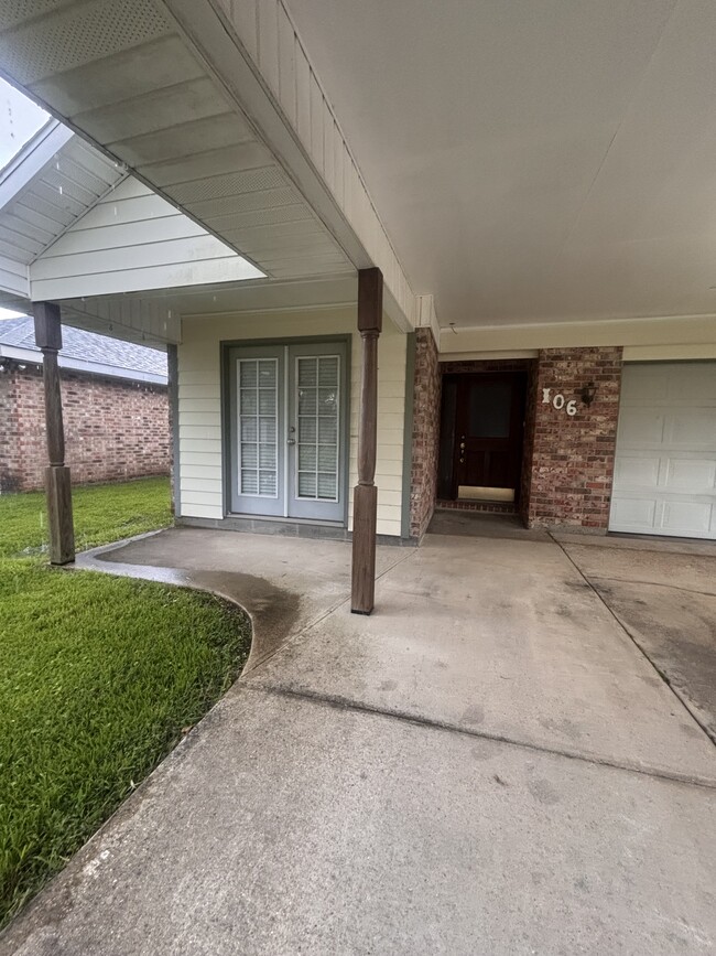 Photo - 106 Darteze Dr