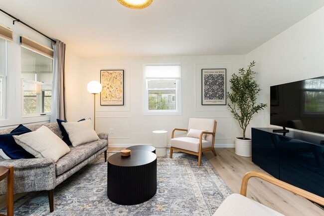 Photo - 834 Woodcliff Dr