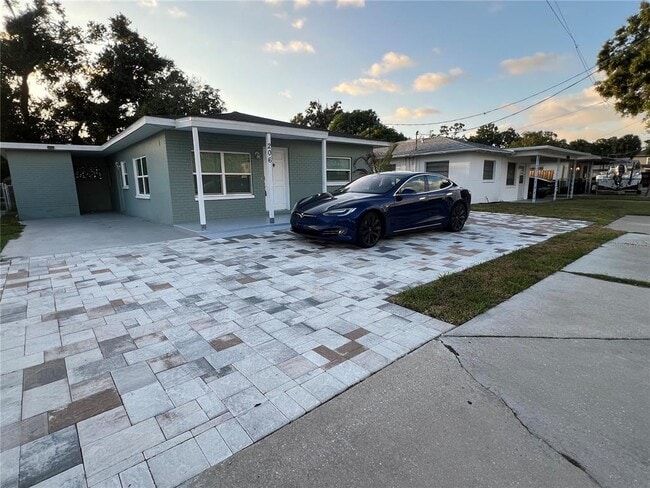 Photo - 206 N Himes Ave