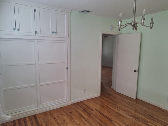 Dormitorio - 16663 Victory Blvd Unidad Victory