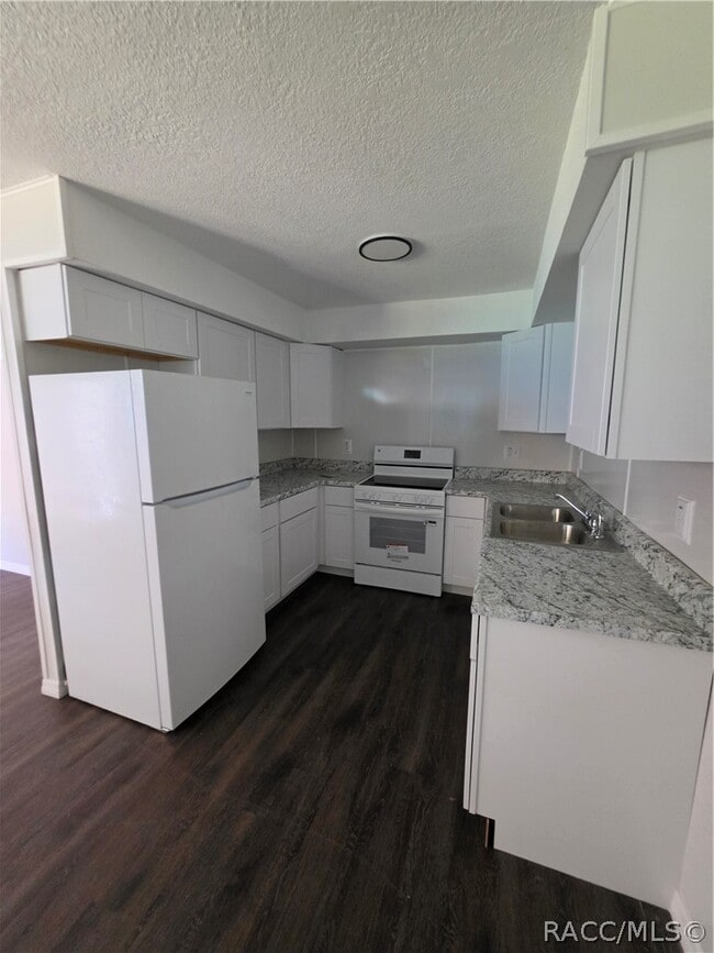 Photo - 645 NE 10th St