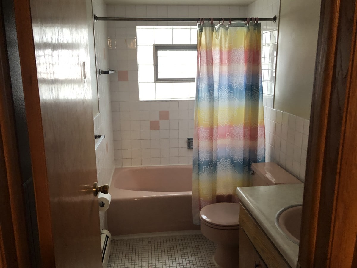 bath - 6019 W Higgins Ave Unit 1-B