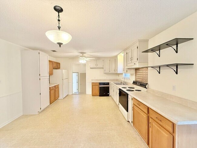 Photo - 5805 Loring Dr