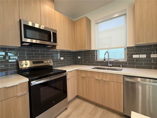 Photo - 5974 Jamieson Ave