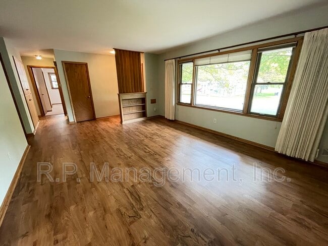 Photo - 6240 Jupiter Rd NE