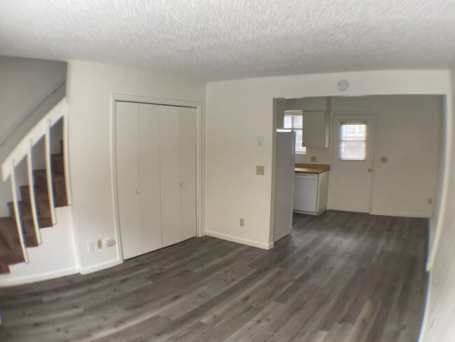 Building Photo - 2110 N East St Unit (158) F