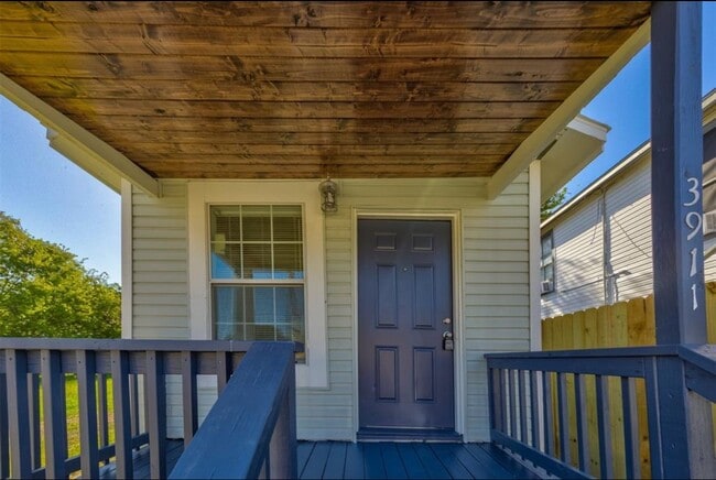 Photo - 3911 Winnie St