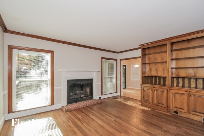 Photo - 4927 Castlewood Dr SW