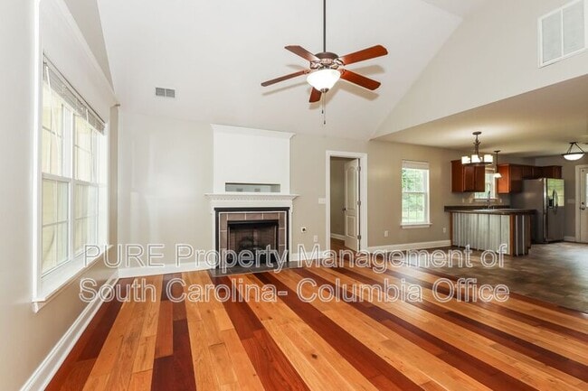 Photo - 322 Shetland Ln