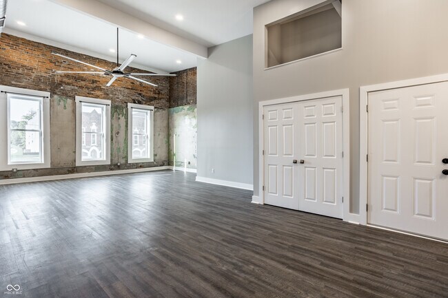 Photo - 113 E Main St Unit B