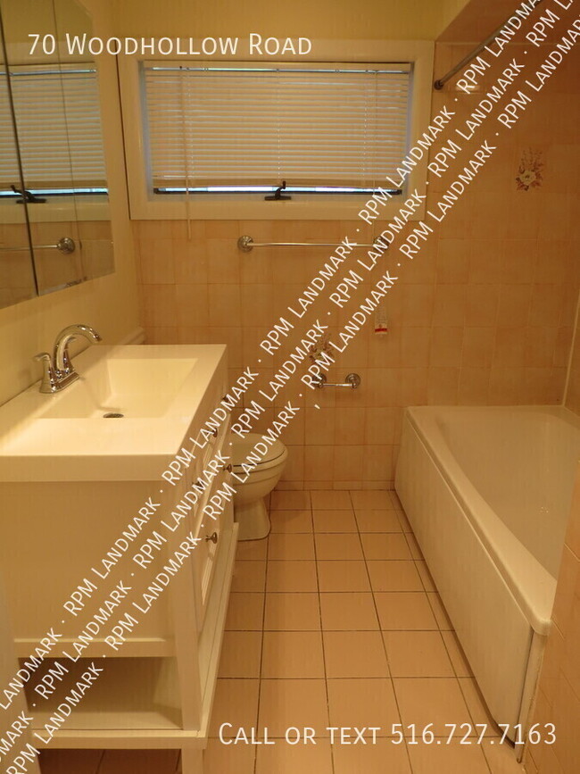 70 Woodhollow Rd