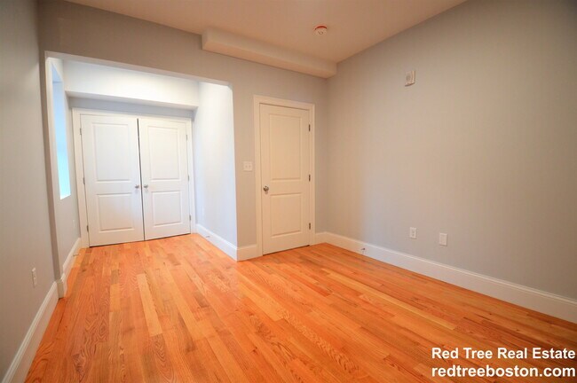 Photo - 18 Murdock St Unit U4