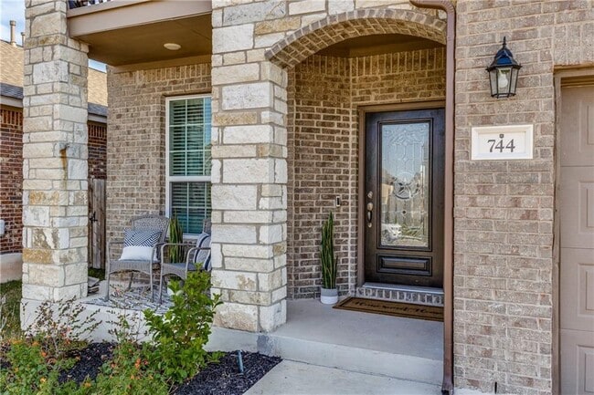 Photo - 744 Blue Oak Blvd