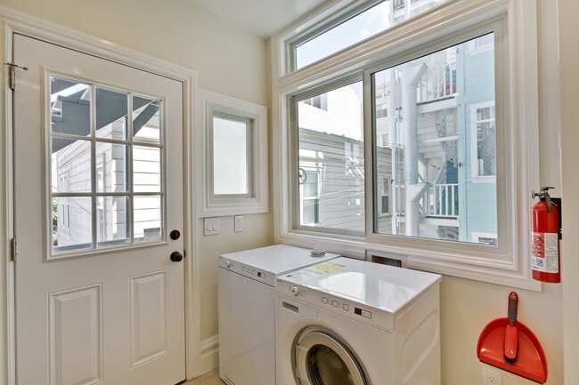 Photo - 2130 Mason St Unidad 2132 Mason Street