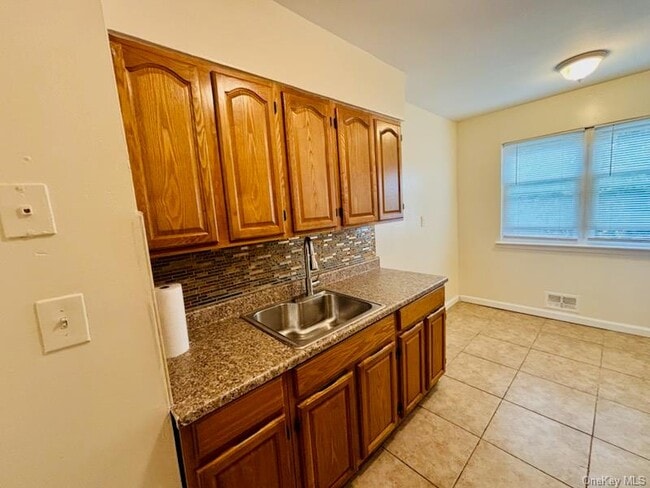 Photo - 235-12 147th Dr