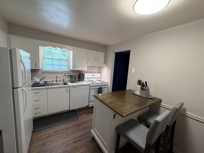 Photo - 610 Sloop Rd