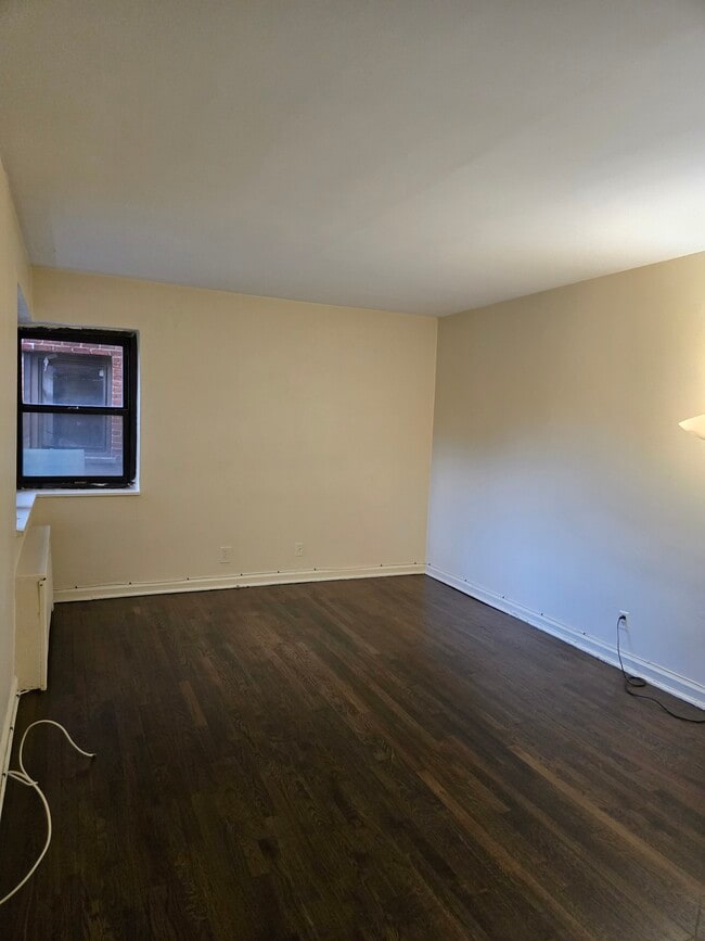 Living Room - 2329 Hudson Ter Unit B10