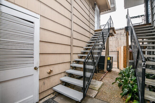 Building Photo - 4725 1/2 Merwin St Rental