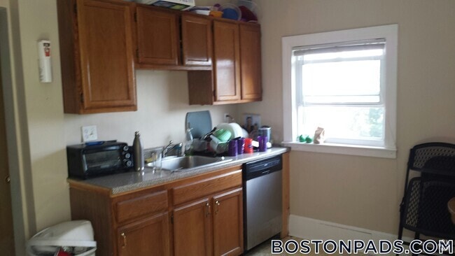 Building Photo - 101 Heath St Rental
