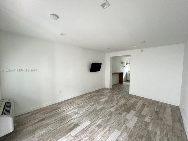 Photo - 220 Collins Ave Unit 8A