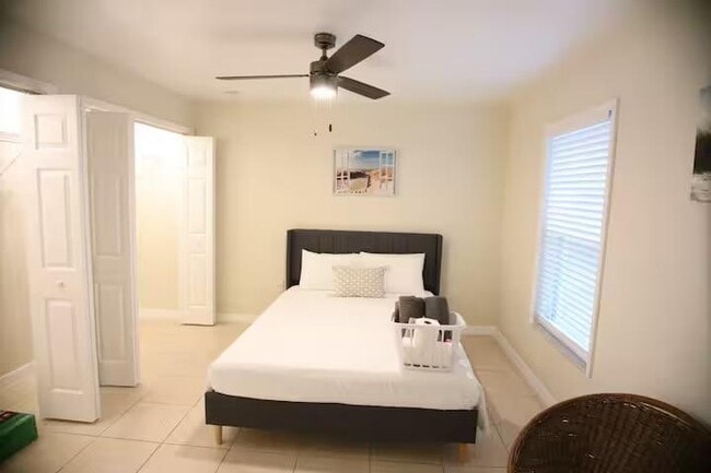 Building Photo - 826 N Lincoln Ave