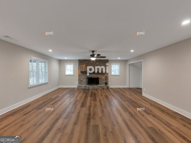 Photo - 9995 Rivertown Rd