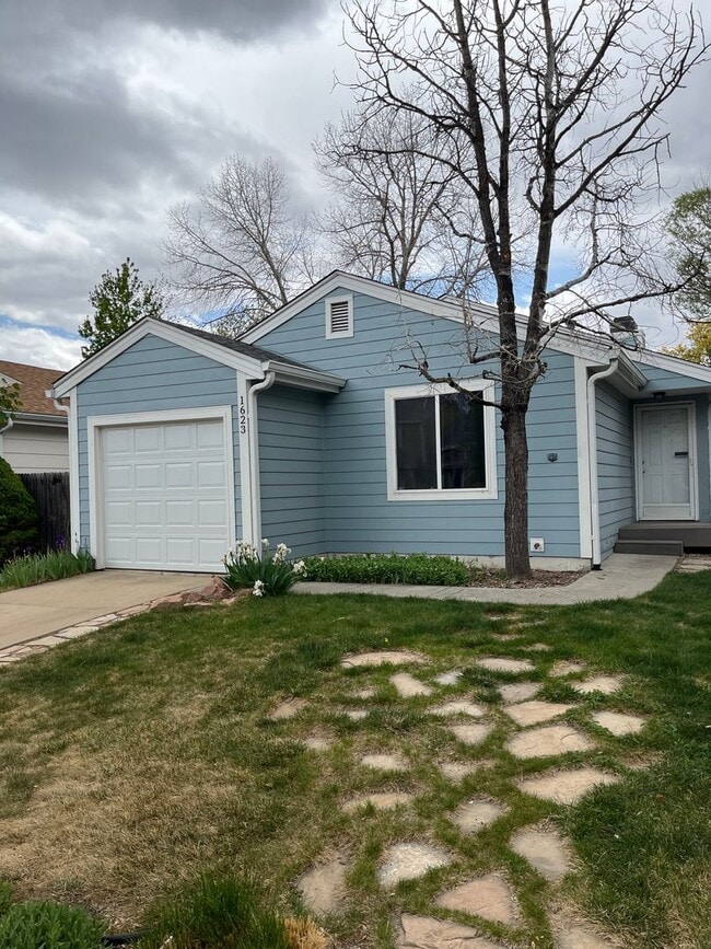 Building Photo - CUTE 2 BED/2 BATH COTTAGE WITH PRIVATE BACKYARD DECK BY GARDEN ACRES PARK