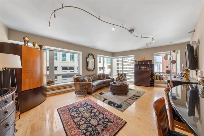 Photo - 57 E Delaware Pl Unit 1104