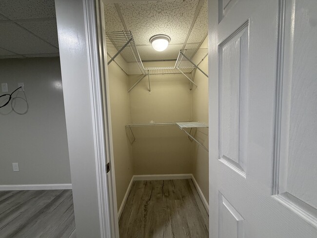 320-322-322 Wood St Unit Room A