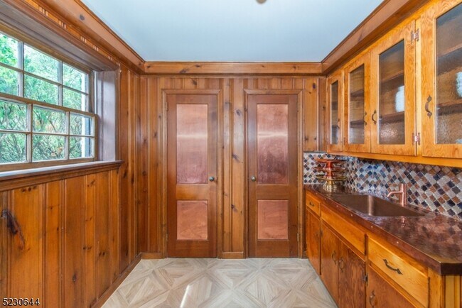 Photo - 395 Grove St