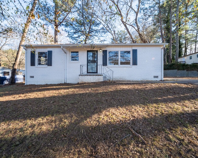 Building Photo - 2371 Swallow Cir SE