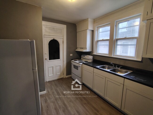 Photo - 227 W 12th St