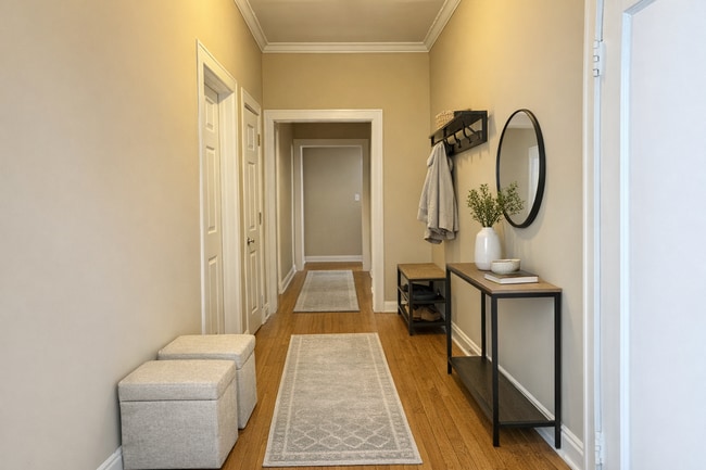 Hallway - 1070 W Granville Ave Unit 10