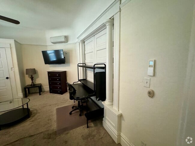 Building Photo - 102 W Fulton St Rental