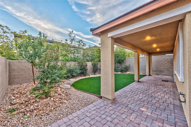 Photo - 863 Elmstone Pl