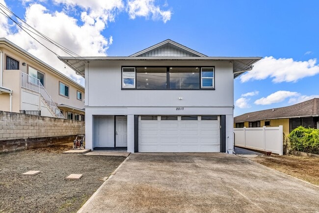 Building Photo - Nuuanu - Renovated 5 bedroom, 2 bath singl... Rental