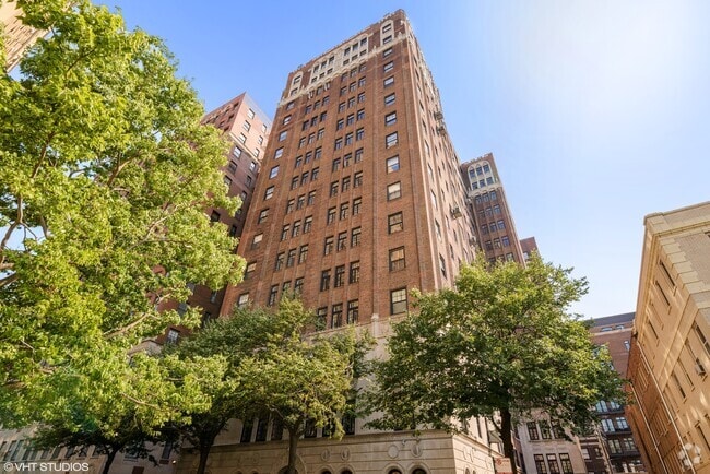 Building Photo - 415 W Aldine Ave Unit 5D Rental