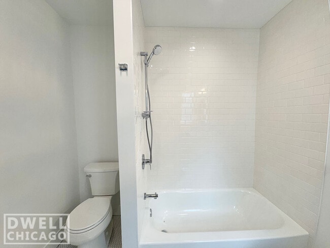 Photo - 1546 W Walton St Unit 1R
