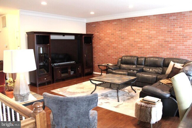 Photo - 1548 Kinnaird Terrace NE