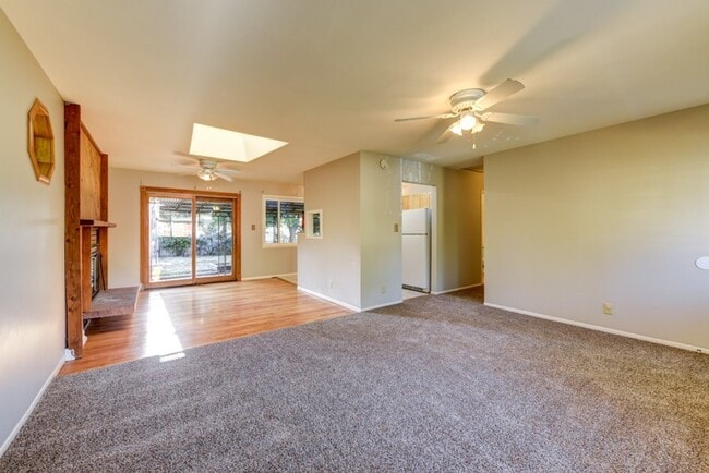 Photo - Beautiful and LARGE 4 bed 3 bath Home in D...