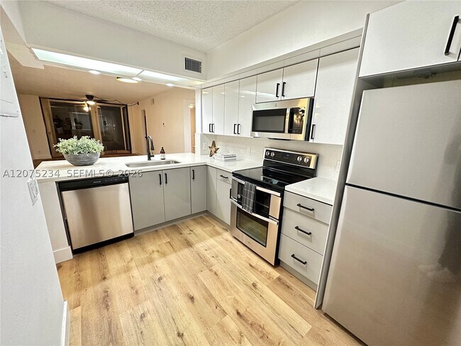 Photo - 202 Lake Pointe Dr Unit 104